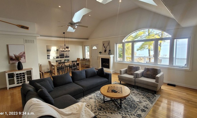 Collingwood Casa | Seasons by the Bay! Lakehouse on Georgian Bay. Short drive to town, ski or beach