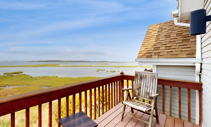 Fenwick Island Casa | Seatowne bayfront home w/ outdoor shower, community pool, tennis & pier