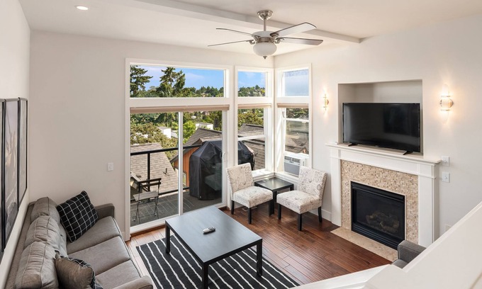 Mann Casa | Seattle Vacation Home - The Port