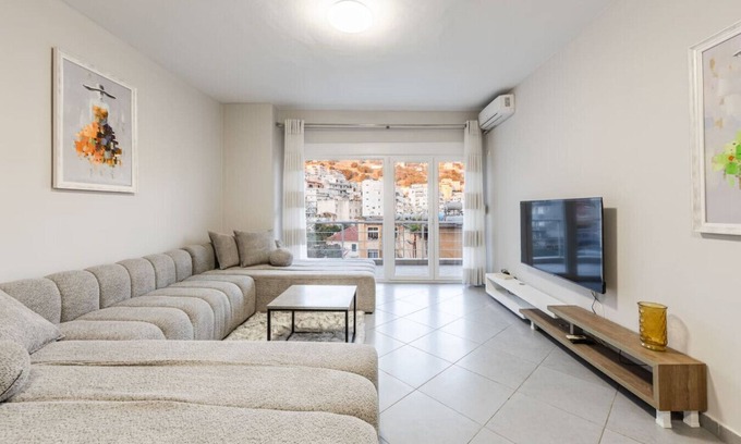 Qender Apartamento | Seaview Apartment in the Center of Saranda