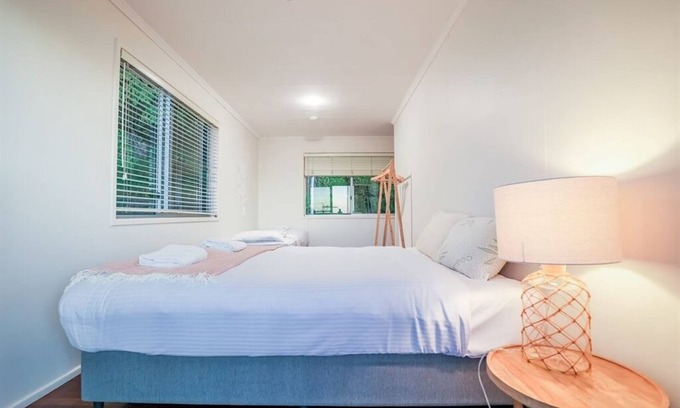 Seventeen Seventy Apartamento | Seaview - Charming Two-Bedroom Home with Stunning Views of the Historic Bay of 1770