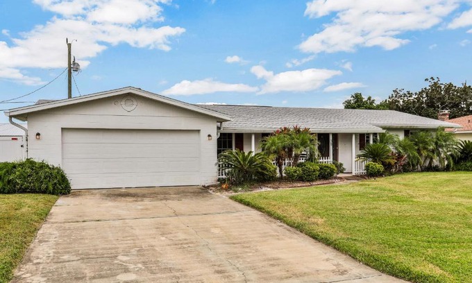 Surfside Estates Casa | Seaview Dreams