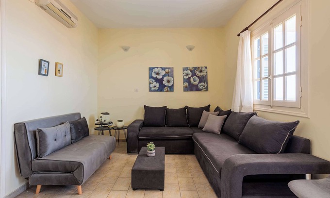 Diasella Apartamento | Seaview Getaway with Pool and Panoramic Views