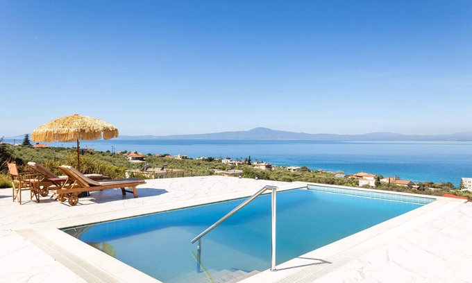 Diasella Apartamento | Seaview Haven with Pool by the beach