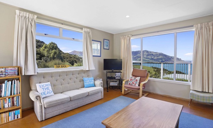 Wainui Casa | SEAVIEW HOUSE - WAINUI HOLIDAY HOME, family friendly in Akaroa