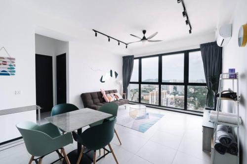 George Town Apartamento | Seaview Infinity Pool 3BR 2Carparks 8Pax