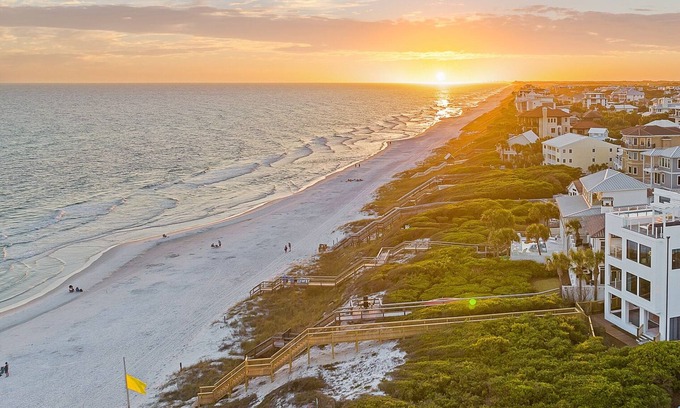 Seawalk Circle Casa | 🐚🐬 Seawalk Sanctuary | Private Beach Access | Rooftop Pool | 30A Views | Free Chair Service