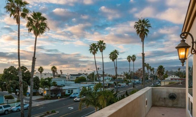 Pierpont Bay Casa | Seaward Beach House - Luxury 5 Bedroom in Ventura California