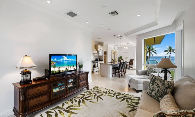 East Fort Lauderdale Villa | SEAWARD VILLAS, UNIT D, 2/2 OCEANFRONT PROPERTY