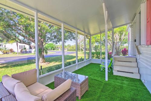 Sebastian Casa | Sebastien Cottage with Screened Porch, 5 Mi to Beach