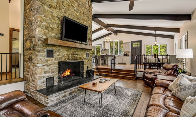 Asheville Casa | Secluded 4BR Lodge & Historic Cabin Near AVL w/2 Hot Tubs + Biltmore Pass
