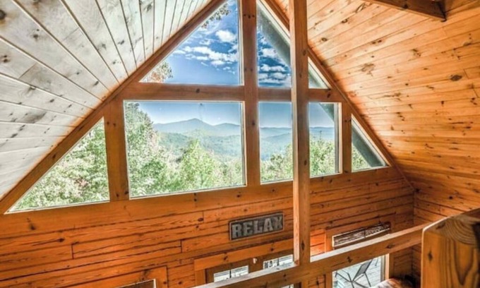 Clayton Cabina | Secluded A-Frame Cabin-Hot Tub-Views-3 mi to town!