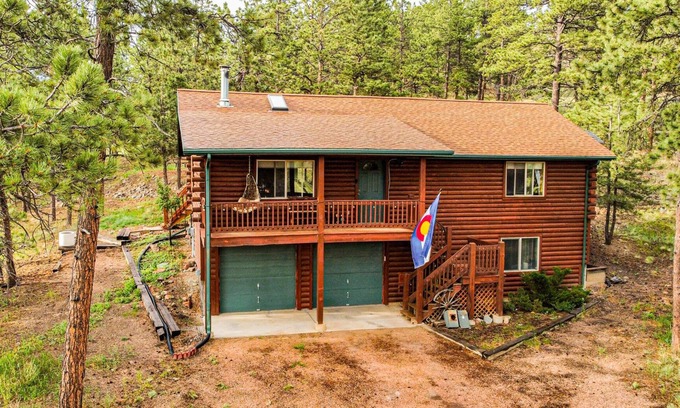 Florissant Cabina | Secluded and Cozy Log Cabin /w Hot Tub + Fire Pit