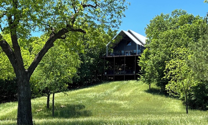 Milo Cabina | Secluded and Peaceful Treetop Cabin Retreat, located on Webb Mtn Cattle Ranch.
