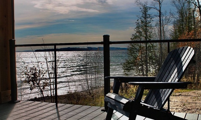 Suttons Bay Cabaña | Secluded Bayfront Cottage with Stunning views