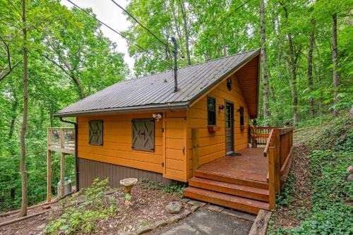 Sevierville Casa | Secluded Cabin in the Woods-Hot Tub-Quiet-Fireplace-Honeymoon