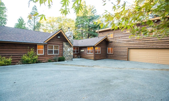Crestline Cabina | Secluded cabin on 20 beautiful, wooded acres. Hot tub, 3 fireplaces, pool table.