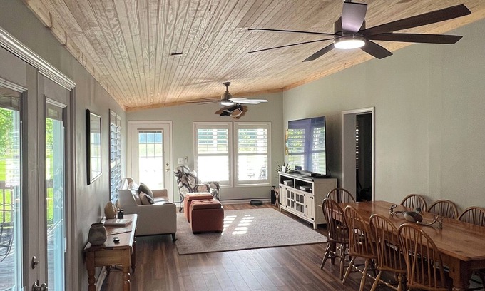 Burgaw Cabina | Secluded cabin on 30+acres w/trails, 4hole golf, river access, pond,dog friendly