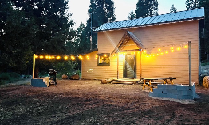 Mount Shasta Cabina | SECLUDED CABIN ON 6 ACRES mins. from skiing, lakes and falls ATV trail access