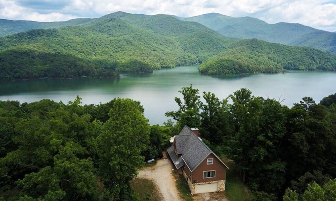 Robbinsville Casa | Secluded Cabin Overlooking Fontana Lake & Smoky Mtns NP