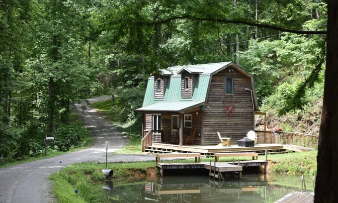Flat Rock Casa | Secluded cabin perfect getaway for couples or ideal for small families!