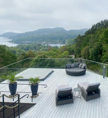 Lyngdal Casa | Secluded Cabin With A View And Ball Court