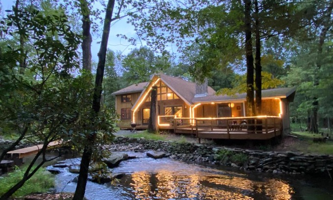 Reeders Casa | Secluded Chalet On Stream-Mins to Camelback