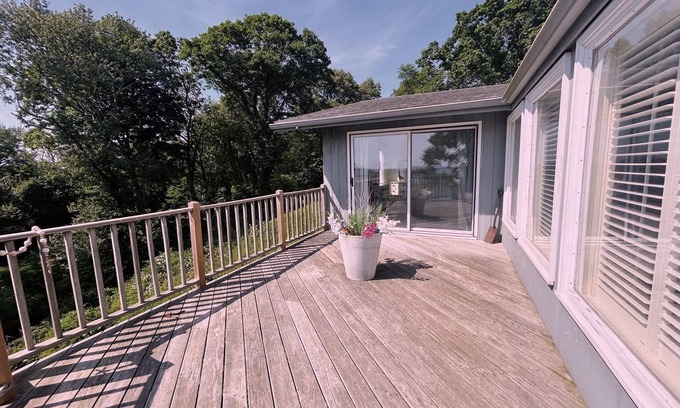 Madison Center Casa | Secluded Cliffside Escape with expansive golf/L I Sound Views– Pet Friendly !