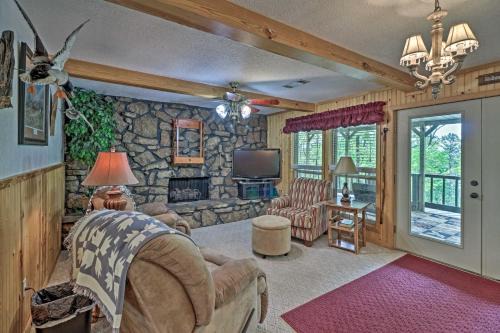 Edgemont Casa | Secluded Edgemont Getaway with Huge Outdoor Deck!
