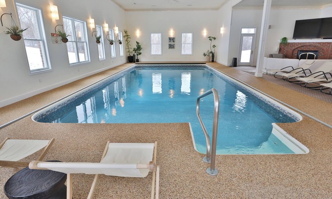 Lancaster Casa | Secluded estate sleeps 21! Huge Indoor Heated pool! Sauna and Hot tub