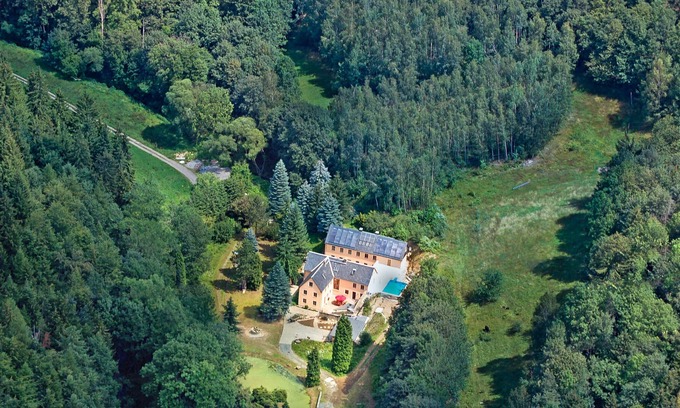 Liebstadt Casa | Casa de vacaciones en un lugar aislado para grupos con piscina, sauna, horno de leña y más ...