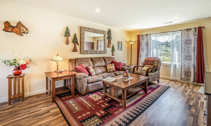 Orick Casa | Secluded Home w/Mountain Views, Private Deck, W/D, Gas Grill, and Shared Firepit
