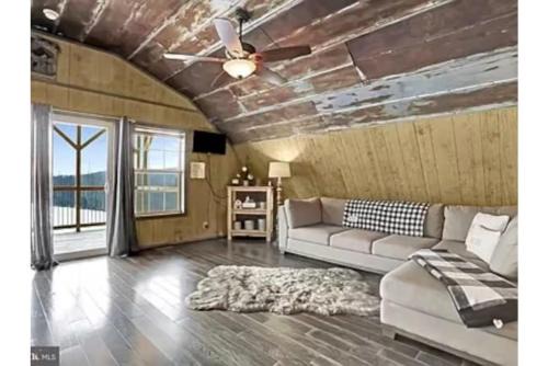Wardensville Casa | Secluded, Hot Tub, Gameroom, Fire Pit, Mountain View
