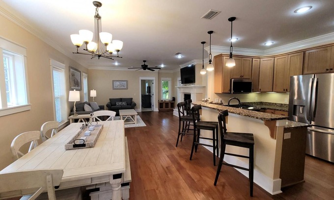 Silver Sands Casa | Secluded House, Close to the Beach with Private Boat Dock! Sleeps 16