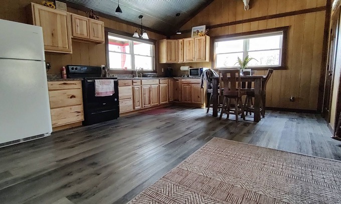 Peebles Cabina | Secluded in Amish Country and peaceful