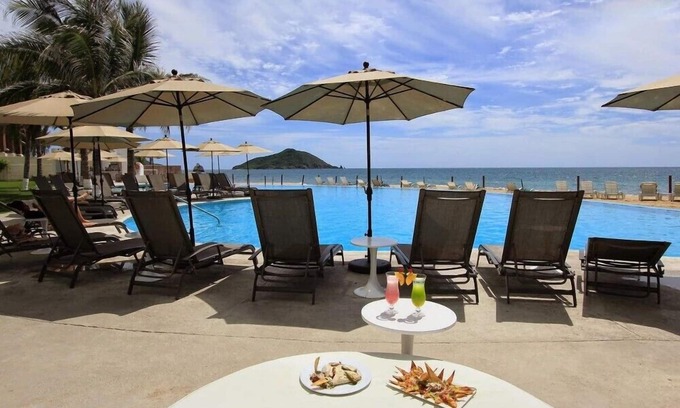 Marina Mazatlan Hotel | Secluded Junior Suite w Jacuzzi & Pool Ideal for Couple Getaway