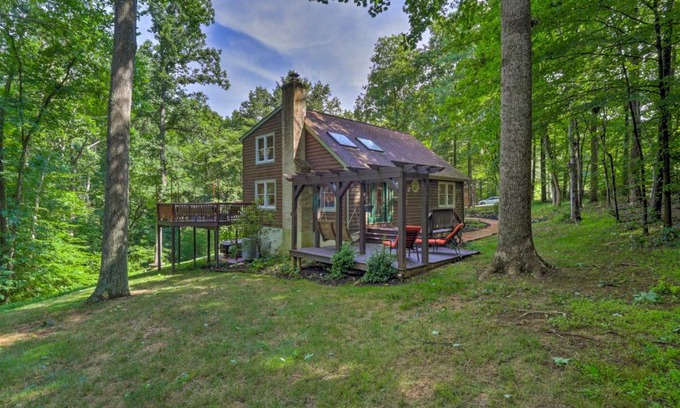 Aldie Casa | Secluded Leesburg Retreat with Private Hot Tub!