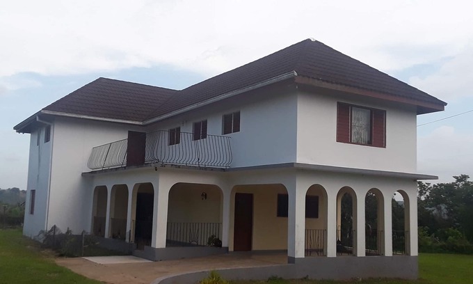 Epworth Casa | Secluded location/Weekly Discounts/ 15 mins Ocho Rios/ Netflix Cable TV