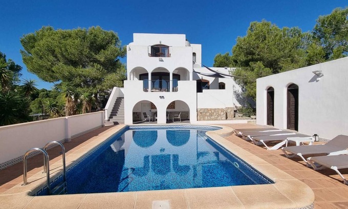 Pinar de Campoverde Villa | Villa de lujo de estilo morisco
