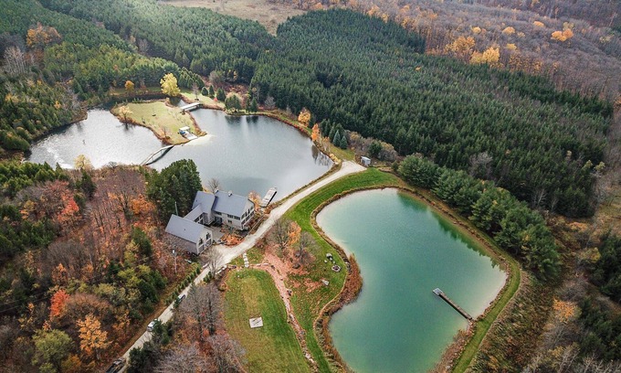 Clearview Otro | Secluded luxury on 46 acres of pristine land with 2 acres of spring fed water