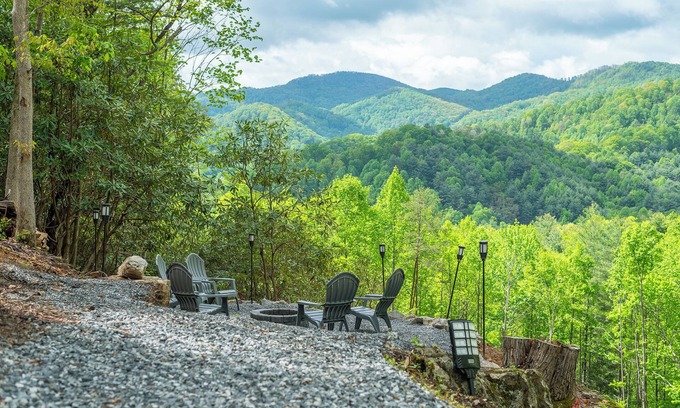 Marshall Cabina | Secluded Modern AFrame, Direct Mountain Views, Lush Forest & Creek, Checkin 12pm