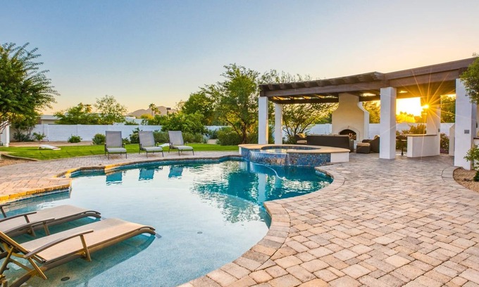 Tierra Feliz North Casa | ¡Perfecto para GRANDES GRUPOS! Casa del sueño del artista! Duerme 18