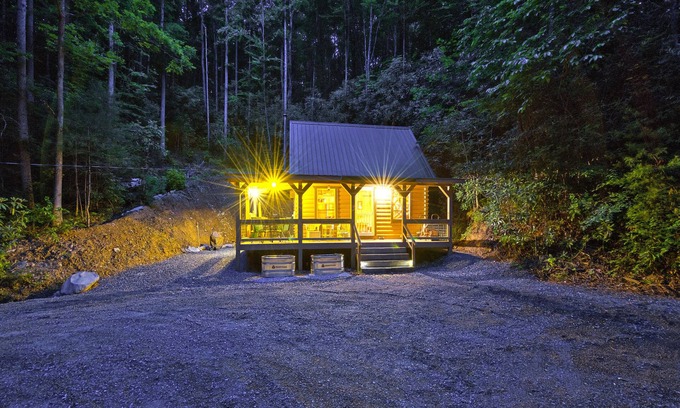Cataloochee Cabina | Secluded Mountain Cabin in the Great Smoky Mountains -lots of recreation nearby!
