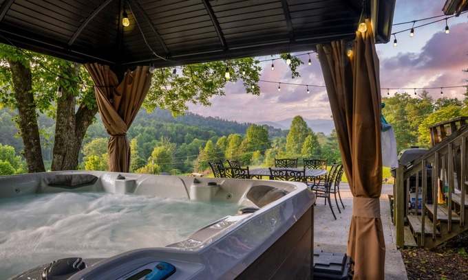 Robbinsville Cabina | Secluded Mountain Getaway! Hot tub! TailofDragon