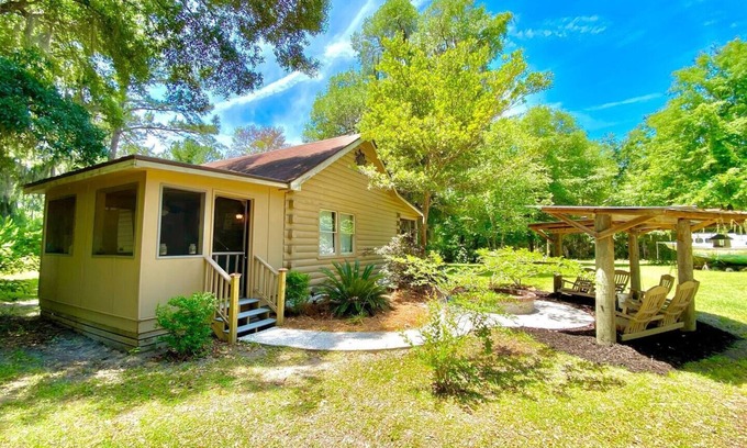Townsend Cabina | Secluded, peaceful Coastal Log Cabin with hot tub.