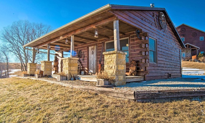 Putnam County Cabina | Secluded Powersville Cabin: 25 Mi to Lake Paho!