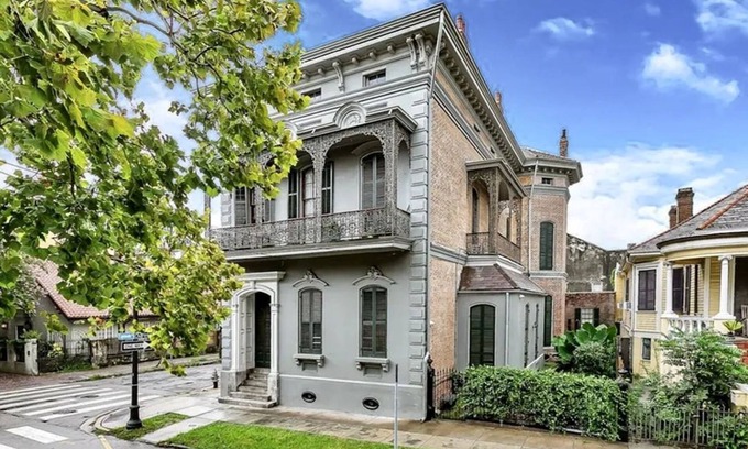 Faubourg Marigny Cama Y Desayuno | Secluded private cottage w/ courtyard where French Qrtr meets Frenchmen St.
