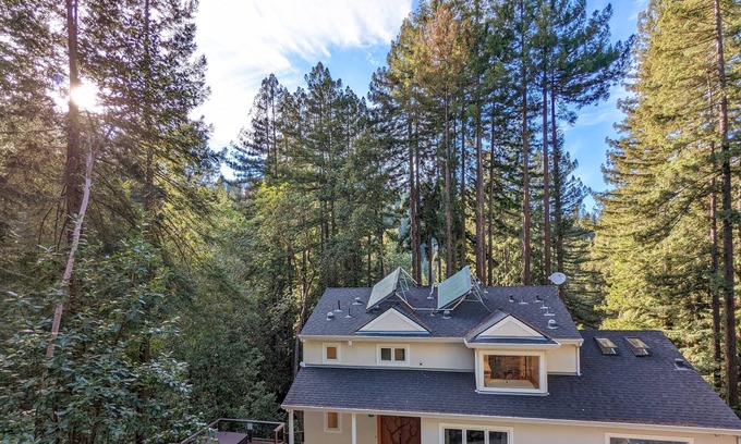 Forestville Casa | Secluded redwood retreat close to wineries, restaurants, and outdoor recreation.