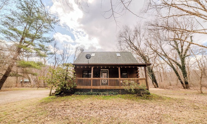 Rockbridge Cabina | Secluded Creekside Getaway/Private/Heart of Hocking Hills/Hot Tub/FirePit