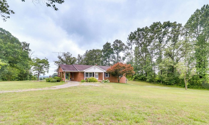 Rochelle Casa | Secluded Rochelle Home w/ Porch & Mountain Views!
